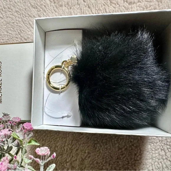 Michael Kors BLACK FOX FUR PEACE POM POM KEY CHARM - Picture 7 of 12